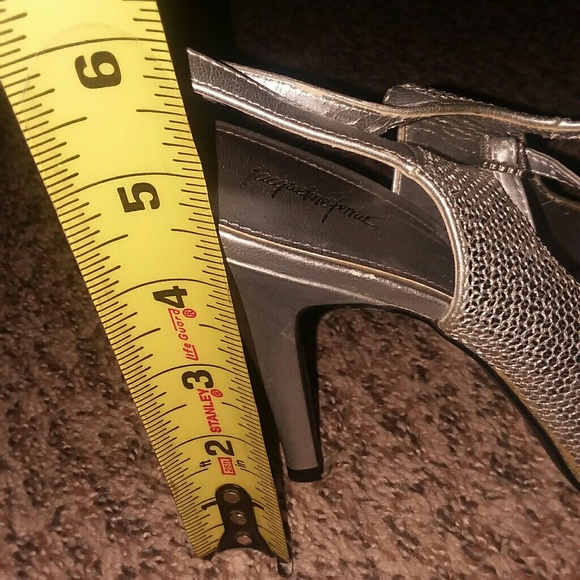 Silver heels - Picture 4 of 4